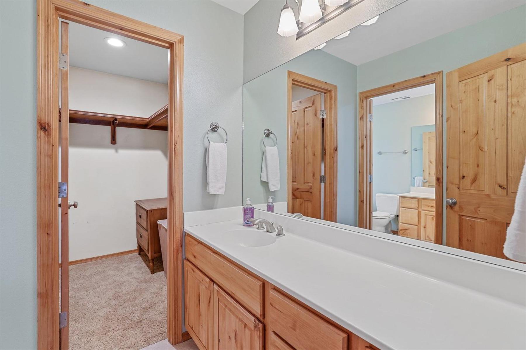 Bluebird Song Prime Location Outdoor Retreat With Fenced Yard And Firepit Hébergement de vacances *